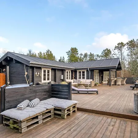 4 Bedroom Awesome In Vakantiehuis Jerup