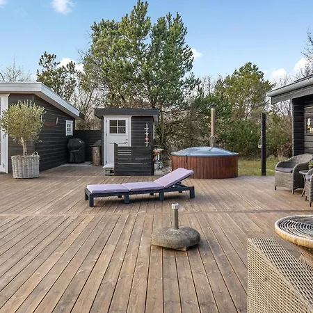 4 Bedroom Awesome In *