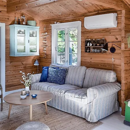 Vakantiehuis 4 Bedroom Awesome In Jerup